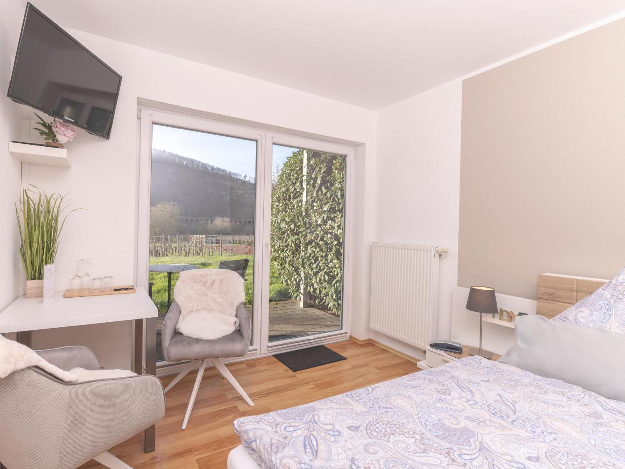Ferienweingut Luetz Apartment พึนเดอริค ภายนอก รูปภาพ